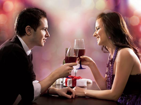 Romantic-Dinner-Valentine-Day-Gift-Ideas-Gomalon